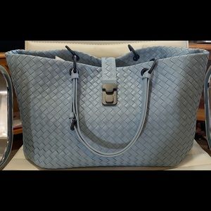 Capri Tote Intrecciato Nappa Large sky blue